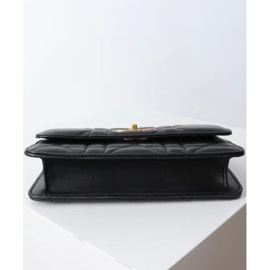 Replica Borsa Dior Miss Caro con Catena Nera Imitazione Riproduzione Fedele Borsa Dior Miss Caro Replica con Catena Nera Imitazione imitazioni