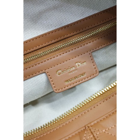 Replica Borse Imitazioni Dior Piccola/Media D-Journey in Vitello Liscio Vintage Cammello Riproduzione Fedele Borse Imitazioni Dior Piccola/Media D-Journey in Vitello Liscio Vintage Cammello imitazioni