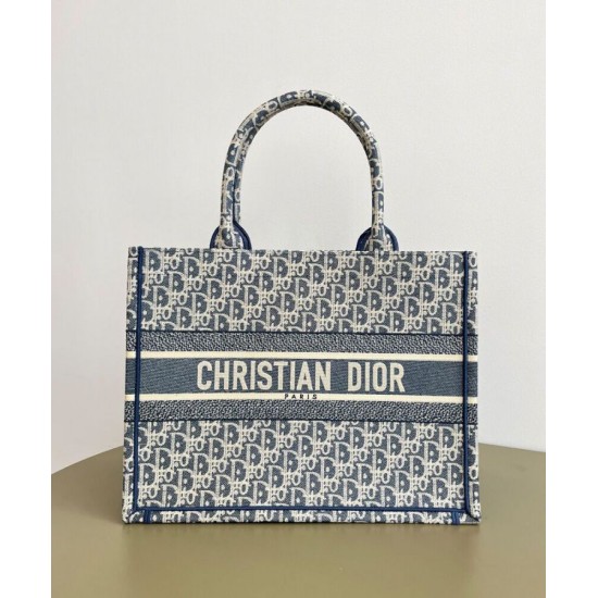 Replica Borsa Dior Book Tote Dior blu ricamata con motivo Dior Oblique grigio Riproduzione Fedele Borsa Dior Book Tote Dior blu ricamata con motivo Dior Oblique grigio imitazioni
