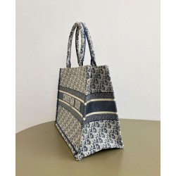 Borsa Dior Book Tote Dior blu ricamata con motivo Dior Oblique grigio Borsa Dior Book Tote Dior blu ricamata con motivo Dior Oblique grigio