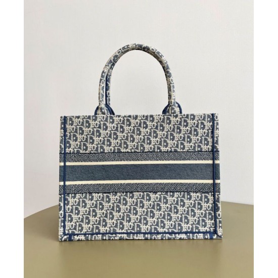 Replica Borsa Dior Book Tote Dior blu ricamata con motivo Dior Oblique grigio Riproduzione Fedele Borsa Dior Book Tote Dior blu ricamata con motivo Dior Oblique grigio imitazioni