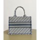 Replica Borsa Dior Book Tote Dior blu ricamata con motivo Dior Oblique grigio Riproduzione Fedele Borsa Dior Book Tote Dior blu ricamata con motivo Dior Oblique grigio imitazioni