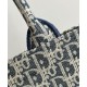 Replica Borsa Dior Book Tote Dior blu ricamata con motivo Dior Oblique grigio Riproduzione Fedele Borsa Dior Book Tote Dior blu ricamata con motivo Dior Oblique grigio imitazioni
