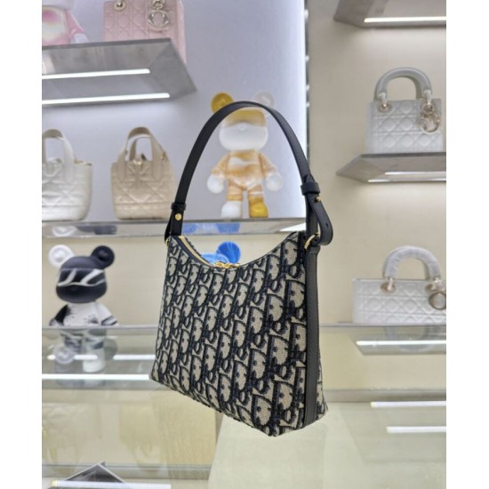 Replica Mini borsa Christian Dior 30 Montaigne Diorling con catena, blu scuro Riproduzione Fedele Mini borsa Christian Dior 30 Montaigne Diorling con catena, blu scuro imitazioni