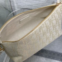 Replica Borsa Dior Travel Nomad media Crema Riproduzione Fedele Borsa Dior Travel Nomad media Crema imitazioni