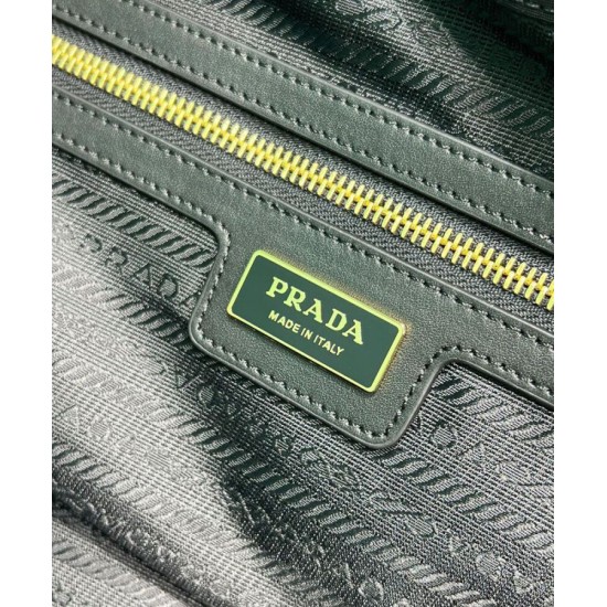 Replica Borsa Prada Re-Edition 1980 grande in Saffiano Re-Nylon, nera Riproduzione Fedele Borsa Prada Re-Edition 1980 grande in Saffiano Re-Nylon, nera imitazioni