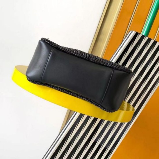 Replica Borse Alta Qualità a tracolla piccola Saint Laurent Le 5 À 7 morbida in rafia nera Riproduzione Fedele Borse Replica Alta Qualità a tracolla piccola Saint Laurent Le 5 À 7 morbida in rafia nera imitazioni