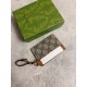 Replica Qualità da grande Porta carte Gucci GG Emblem con tracolla 819121 Marrone Imitazioni Replica Qualità da grande Porta carte Gucci GG Emblem con tracolla 819121 Marrone
