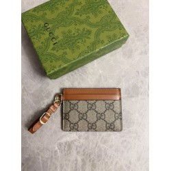 Qualità da grande Porta carte Gucci GG Emblem con tracolla 819121 Marrone