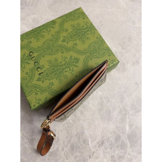 Replica Qualità da grande Porta carte Gucci GG Emblem con tracolla 819121 Marrone Imitazioni Replica Qualità da grande Porta carte Gucci GG Emblem con tracolla 819121 Marrone