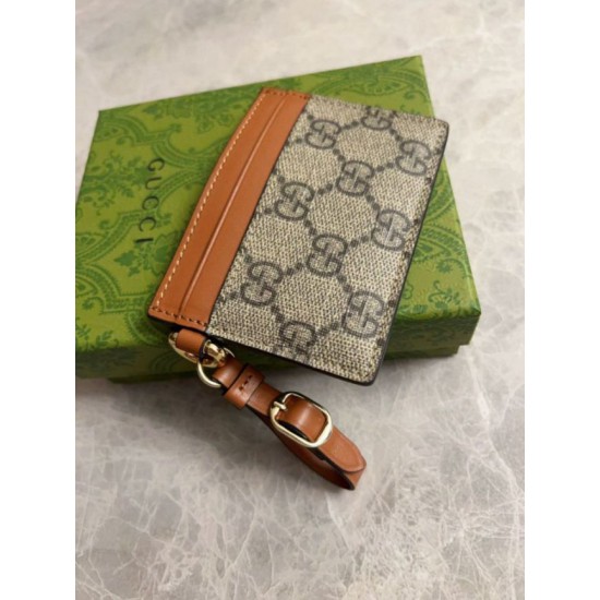 Replica Qualità da grande Porta carte Gucci GG Emblem con tracolla 819121 Marrone Imitazioni Replica Qualità da grande Porta carte Gucci GG Emblem con tracolla 819121 Marrone