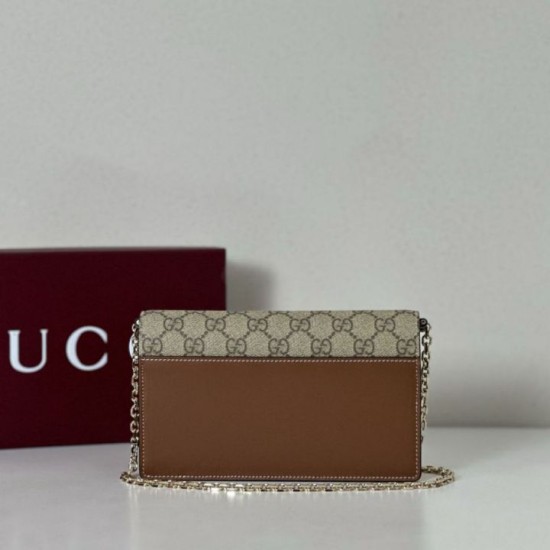 Replica Borsa Dettagli perfetti Emblema Gucci GG Portafoglio con catena 838151 Marrone Imitazioni Replica Borsa Dettagli perfetti Emblema Gucci GG Portafoglio con catena 838151 Marrone
