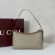 Replica Borsa a tracolla media Gucci GG Emblem 847449 Marrone