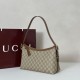 Replica Borsa a tracolla media Gucci GG Emblem 847449 Marrone
