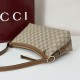 Replica Borsa a tracolla media Gucci GG Emblem 847449 Marrone
