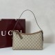 Replica Borsa a tracolla media Gucci GG Emblem 847449 Marrone