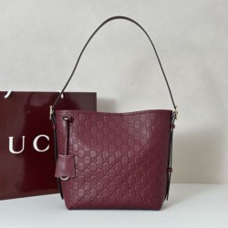 Borsa a tracolla piccola Gucci GG Emblem 848881 Rossa