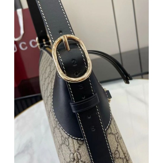 Replica Borse Firmate a tracolla media Gucci serie GG Emblem 815216 Nera Imitazioni Replica Borse Firmate a tracolla media Gucci serie GG Emblem 815216 Nera