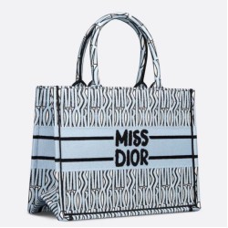 Borse Dior Media Book Tote Bag Blu Miss Dior Allover Embroidery