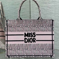 Dior Medium Book Tote Bag Pink Miss Dior Allover Embroidery Replica Replica Perfette Dior Medium Book Tote Bag Pink Miss Dior Allover Embroidery imitazioni