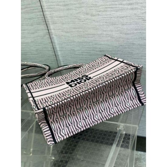 Dior Medium Book Tote Bag Pink Miss Dior Allover Embroidery Replica Replica Perfette Dior Medium Book Tote Bag Pink Miss Dior Allover Embroidery imitazioni