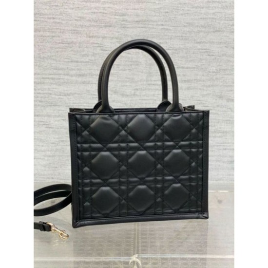 replica Dior piccola book tote con tracolla Pelle di vitello macrocannage nera qualità specchio Replica Perfette Dior piccola book tote con tracolla Pelle di vitello macrocannage nera imitazioni