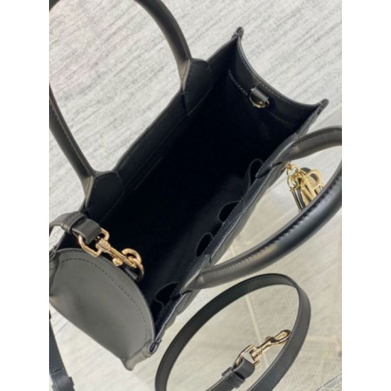 replica Dior piccola book tote con tracolla Pelle di vitello macrocannage nera qualità specchio Replica Perfette Dior piccola book tote con tracolla Pelle di vitello macrocannage nera imitazioni