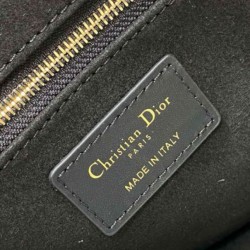 replica Dior piccola book tote con tracolla Pelle di vitello macrocannage nera qualità specchio Replica Perfette Dior piccola book tote con tracolla Pelle di vitello macrocannage nera imitazioni