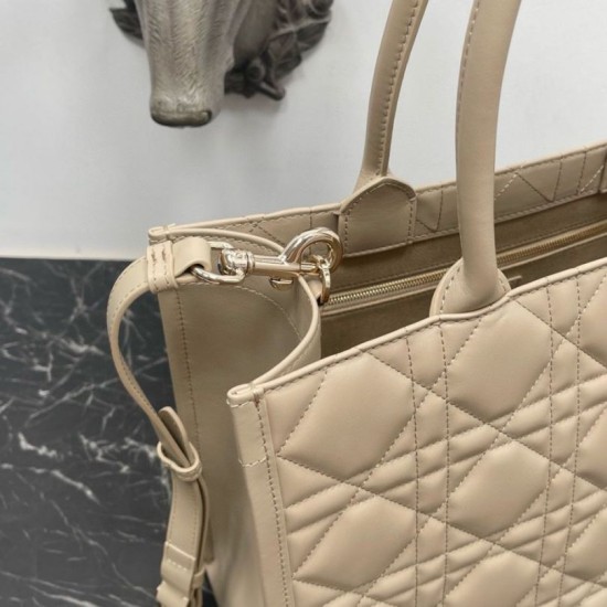 Dior Medium Book Tote Bag con tracolla Beige Macrocannage Replica Replica Perfette Dior Medium Book Tote Bag con tracolla Beige Macrocannage imitazioni