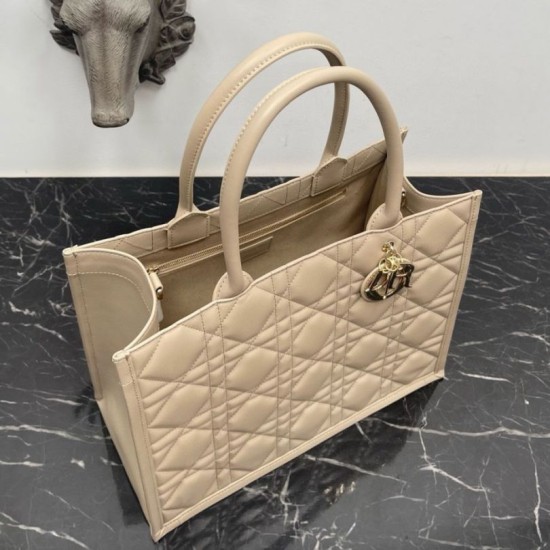 Dior Medium Book Tote Bag con tracolla Beige Macrocannage Replica Replica Perfette Dior Medium Book Tote Bag con tracolla Beige Macrocannage imitazioni