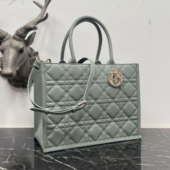 Dior Medium Book Tote Bag con tracolla Grigio Macrocannage Replica Replica Perfette Dior Medium Book Tote Bag con tracolla Grigio Macrocannage imitazioni
