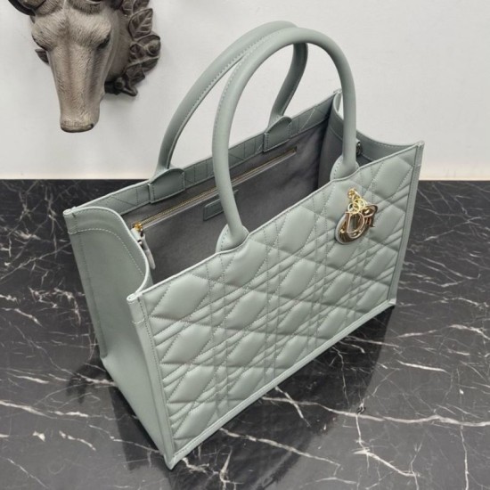 Dior Medium Book Tote Bag con tracolla Grigio Macrocannage Replica Replica Perfette Dior Medium Book Tote Bag con tracolla Grigio Macrocannage imitazioni