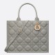 Dior Medium Book Tote Bag con tracolla Grigio Macrocannage Replica Replica Perfette Dior Medium Book Tote Bag con tracolla Grigio Macrocannage imitazioni