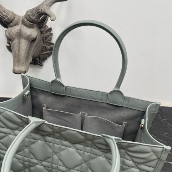 Dior Medium Book Tote Bag con tracolla Grigio Macrocannage Replica Replica Perfette Dior Medium Book Tote Bag con tracolla Grigio Macrocannage imitazioni
