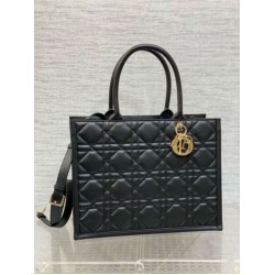 Borse tote Dior media a libro con tracolla Pelle di vitello macrocannage nera Borse tote Dior media a libro con tracolla Pelle di vitello macrocannage nera