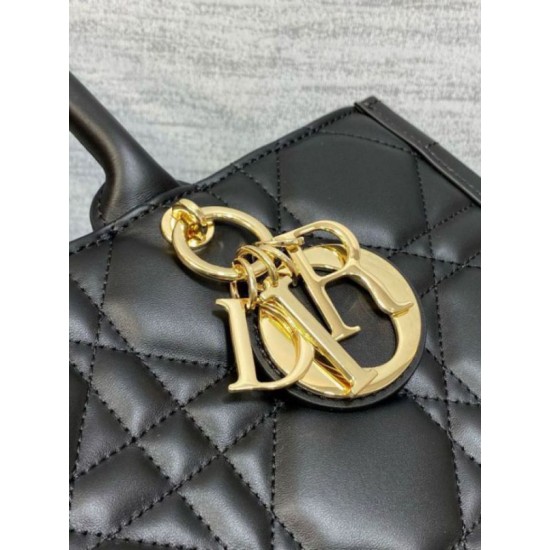 Borse Replica tote Dior media a libro con tracolla Pelle di vitello macrocannage nera qualità specchio Replica Perfette Borse tote Dior media a libro con tracolla Pelle di vitello macrocannage nera imitazioni