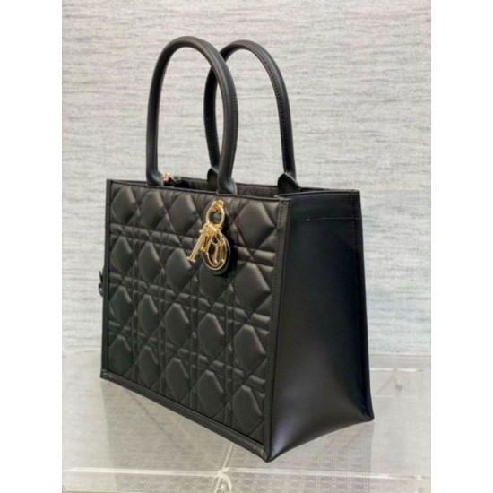 Borse Replica tote Dior media a libro con tracolla Pelle di vitello macrocannage nera qualità specchio Replica Perfette Borse tote Dior media a libro con tracolla Pelle di vitello macrocannage nera imitazioni