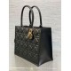 Borse Replica tote Dior media a libro con tracolla Pelle di vitello macrocannage nera qualità specchio Replica Perfette Borse tote Dior media a libro con tracolla Pelle di vitello macrocannage nera imitazioni