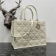 Borsa tote Dior media a libro con tracolla Pelle di vitello macrocannage bianca Replica Replica Perfette Borsa tote Dior media a libro con tracolla Pelle di vitello macrocannage bianca imitazioni