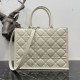 Borsa tote Dior media a libro con tracolla Pelle di vitello macrocannage bianca Replica Replica Perfette Borsa tote Dior media a libro con tracolla Pelle di vitello macrocannage bianca imitazioni