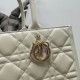 Borsa tote Dior media a libro con tracolla Pelle di vitello macrocannage bianca Replica Replica Perfette Borsa tote Dior media a libro con tracolla Pelle di vitello macrocannage bianca imitazioni