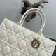 Borsa tote Dior media a libro con tracolla Pelle di vitello macrocannage bianca Replica Replica Perfette Borsa tote Dior media a libro con tracolla Pelle di vitello macrocannage bianca imitazioni