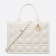Borsa tote Dior media a libro con tracolla Pelle di vitello macrocannage bianca Replica Replica Perfette Borsa tote Dior media a libro con tracolla Pelle di vitello macrocannage bianca imitazioni