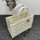 Borsa tote Dior media a libro con tracolla Pelle di vitello macrocannage bianca Replica Replica Perfette Borsa tote Dior media a libro con tracolla Pelle di vitello macrocannage bianca imitazioni