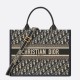 Bora Pari replica tote Dior media per libri con tracolla in tela blu Dior Oblique qualità specchio Replica Perfette Bora Pari tote Dior media per libri con tracolla in tela blu Dior Oblique imitazioni