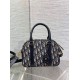 Replica Perfetta bowling media Dior D-Vibe Bowling media Jacquard blu obliquo Replica Perfetta bowling media Dior D-Vibe Bowling media Jacquard blu obliquo