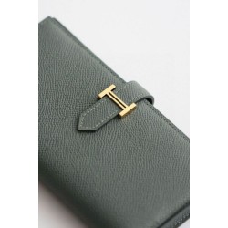 Dettagli perfetti Portafoglio lungo Hermès Bearn fatto a mano in pelle di vitello Epsom verde mandorla Dettagli perfetti Portafoglio lungo Hermès Bearn fatto a mano in pelle di vitello Epsom verde mandorla