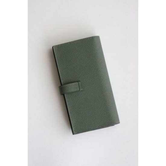 Replica Dettagli perfetti Portafoglio lungo Hermès Bearn fatto a mano in pelle di vitello Epsom verde mandorla