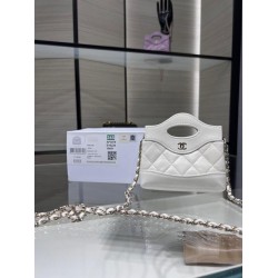 Pochette con catena AP3875 bianca Pochette con catena AP3875 bianca