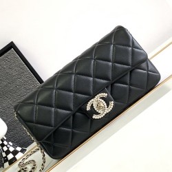 Borsa con patta in pelle di agnello nera AS3791